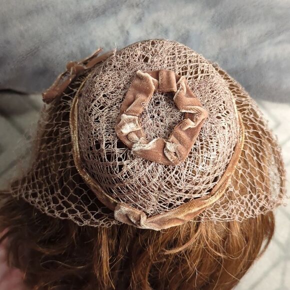 Wedding fascinator, taupe fascinator, taupe pill box with veil - Picture 6 of 10